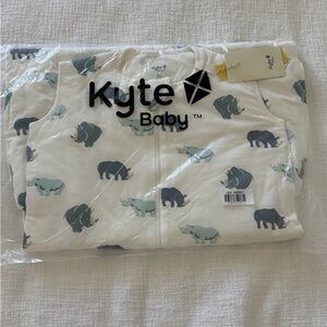 Kyte Baby White Rhino Print Zip Sleep Walker. Size XL 1.0 Tog